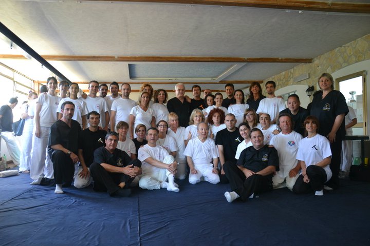 Foto di gruppo con il Maestro Akitomo Kobayashi